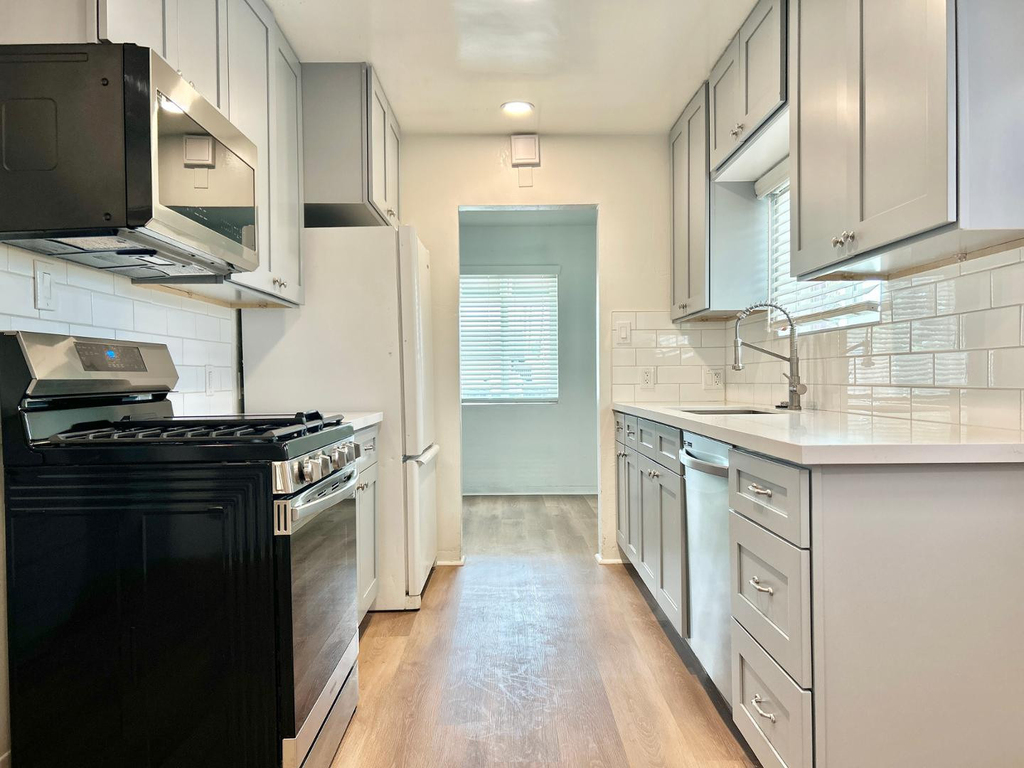 751 W 3rd Place - Photo 5