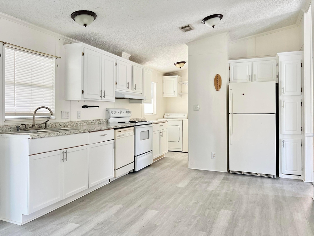 183 Plantation Boulevard - Photo 3