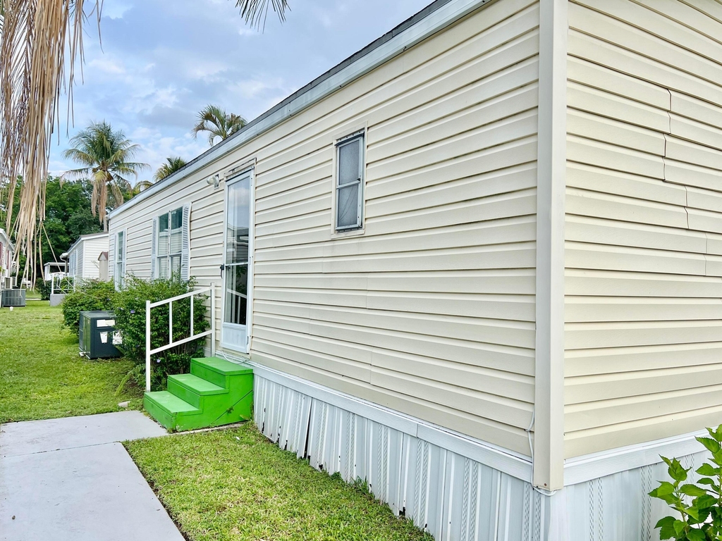 183 Plantation Boulevard - Photo 2