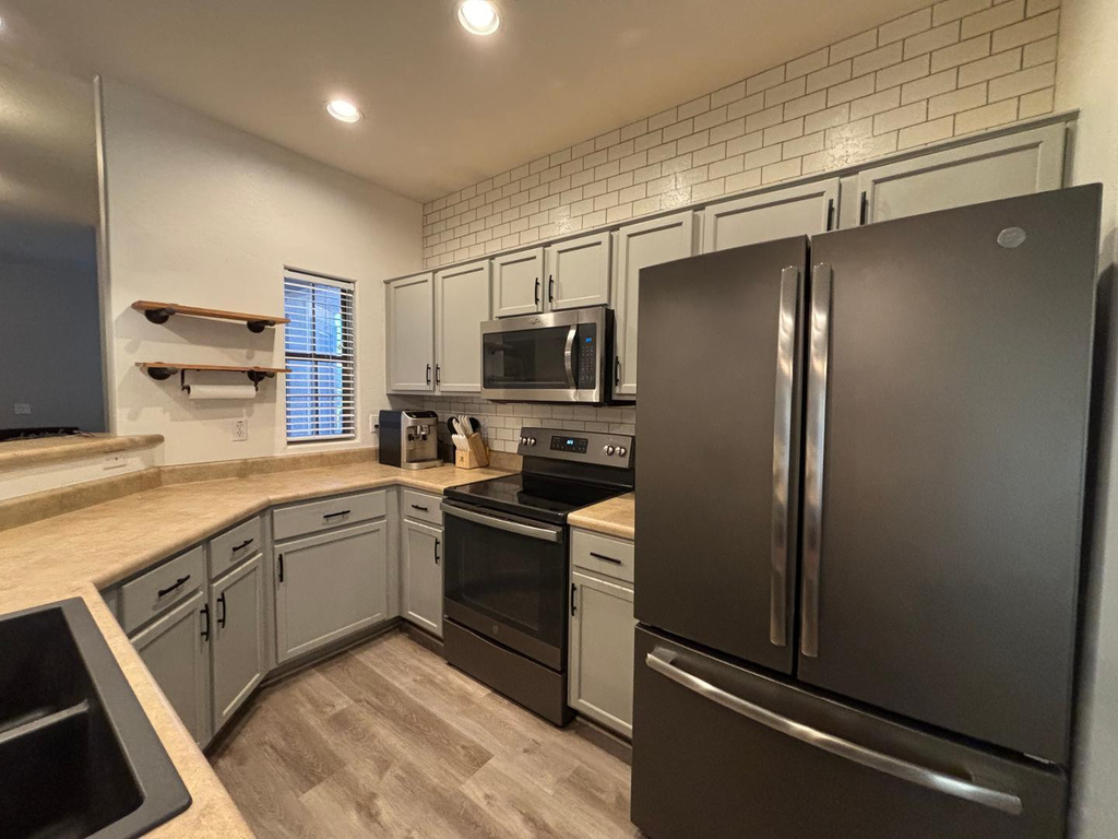948 E Savannah - Photo 13