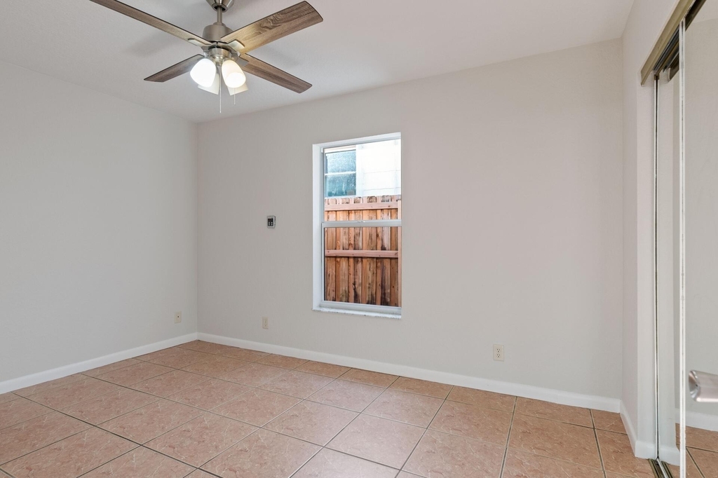 623 N L Street - Photo 10