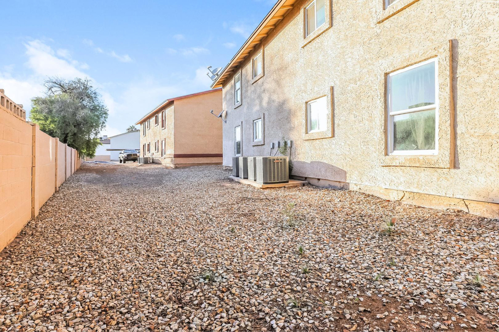 465 W Ivyglen Street - Photo 4