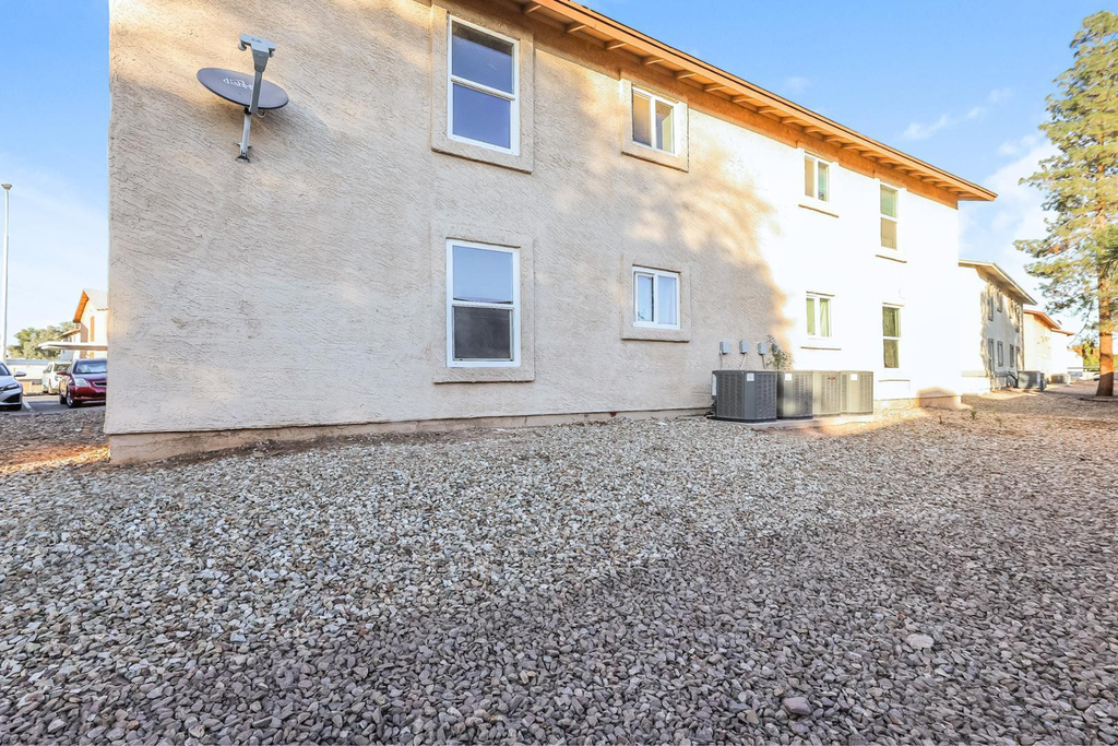465 W Ivyglen Street - Photo 5