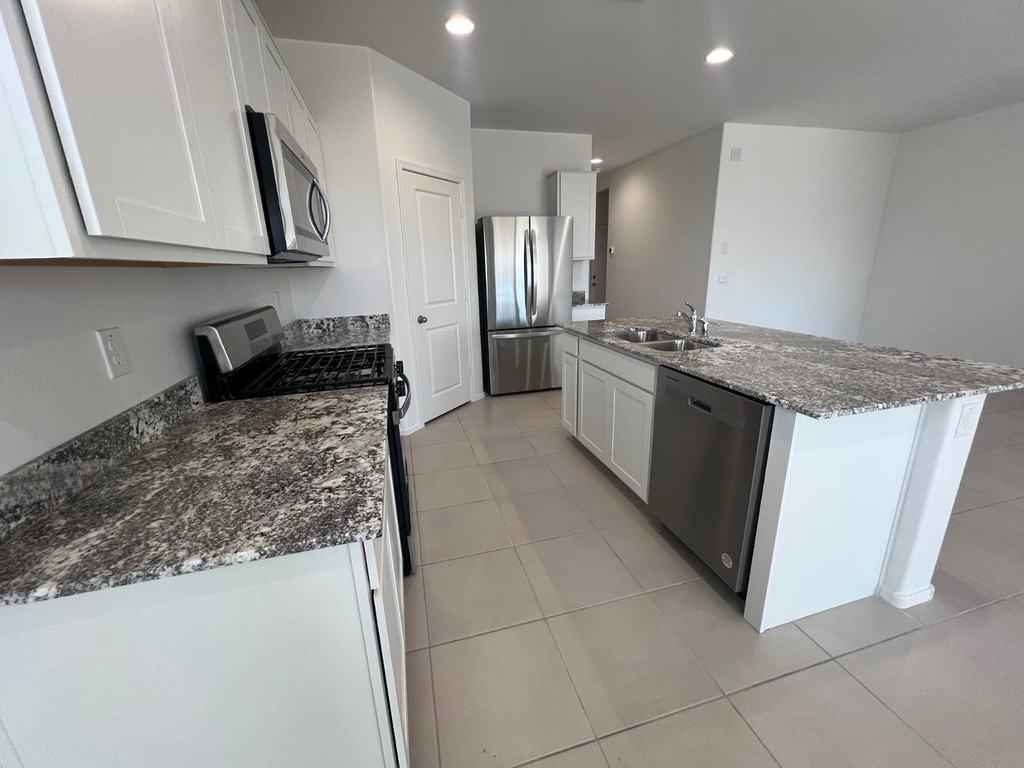 15645 W Desert Hollow - Photo 4