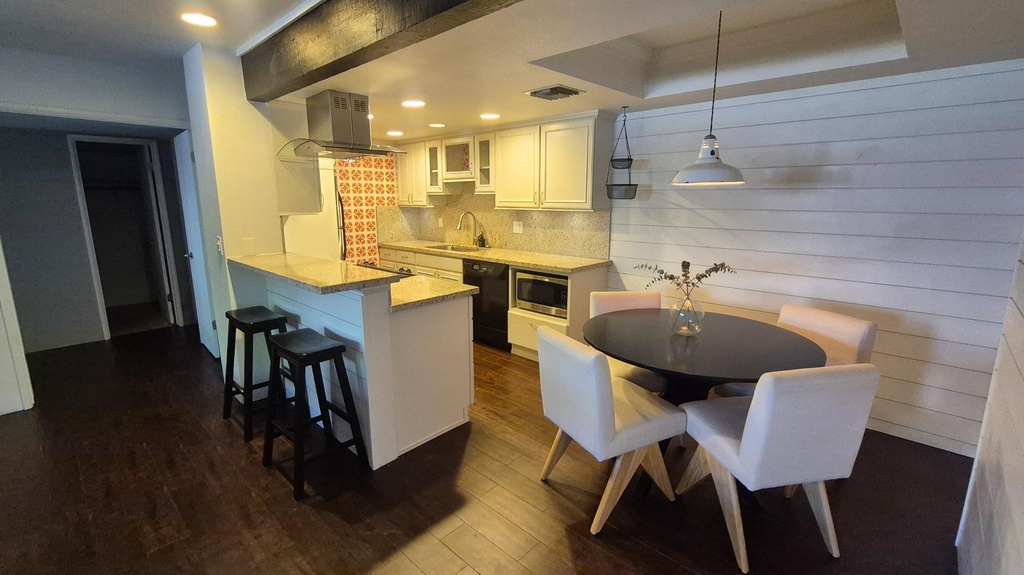 7557 N Dreamy Draw Drive - Photo 0