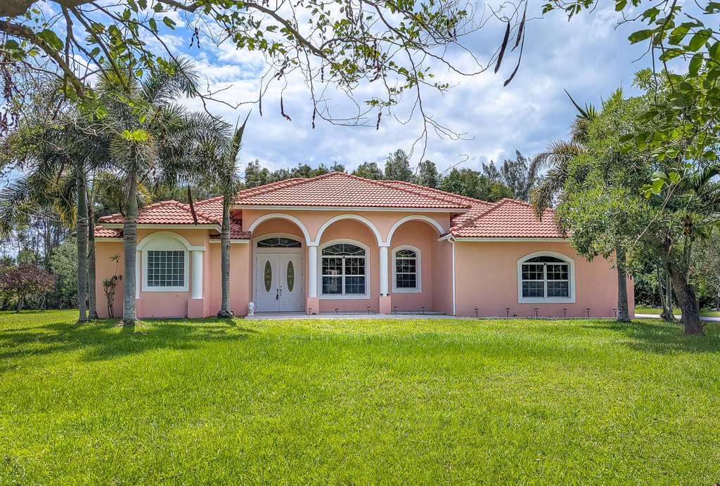 15137 85th Avenue N - Photo 0