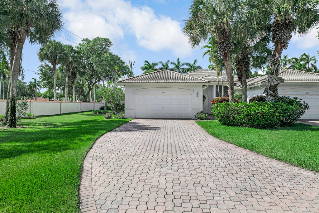 9543 Crescent View Drive N - Photo 0