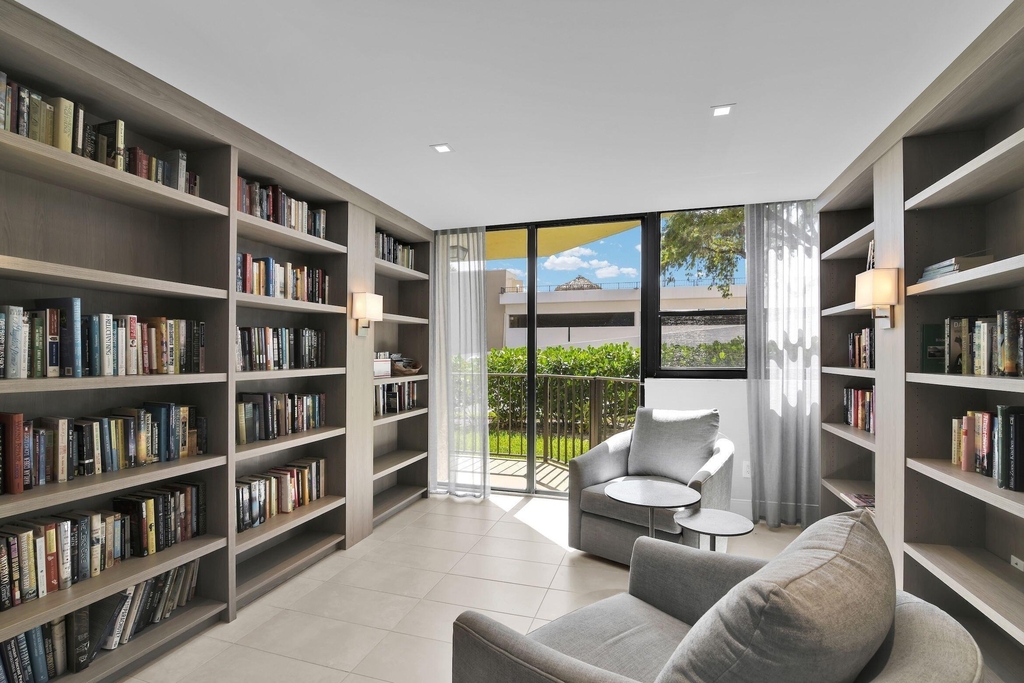 899 Jeffery Street - Photo 45