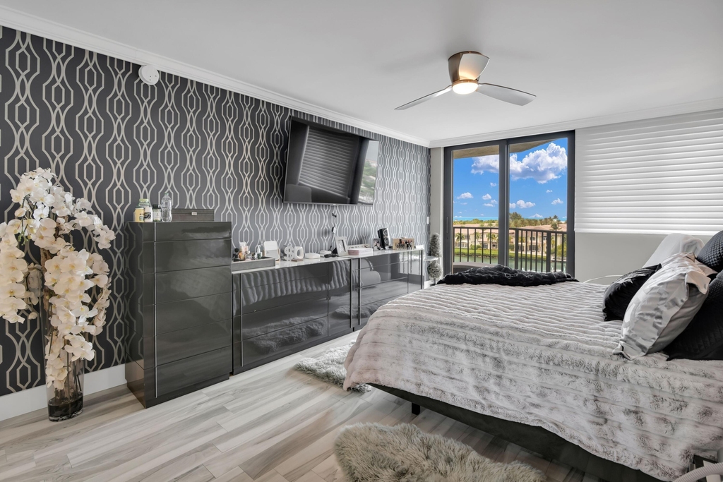 899 Jeffery Street - Photo 14