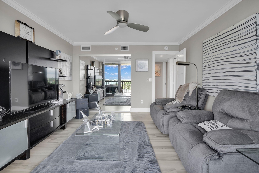 899 Jeffery Street - Photo 7