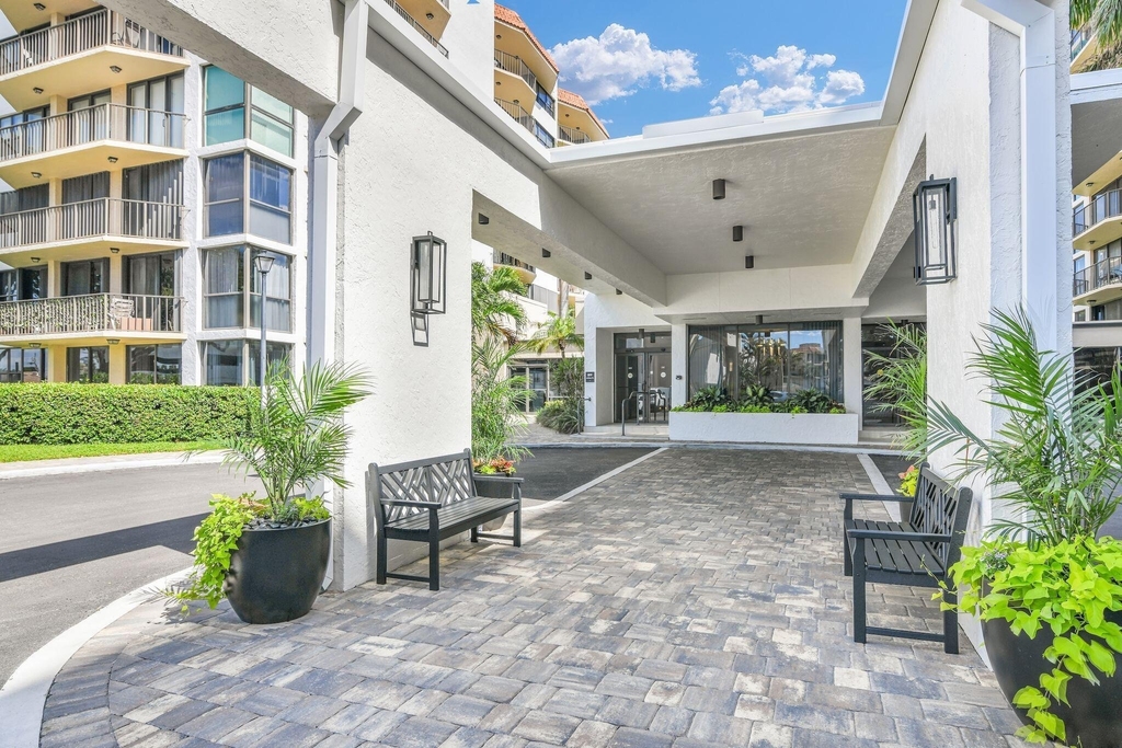 899 Jeffery Street - Photo 36
