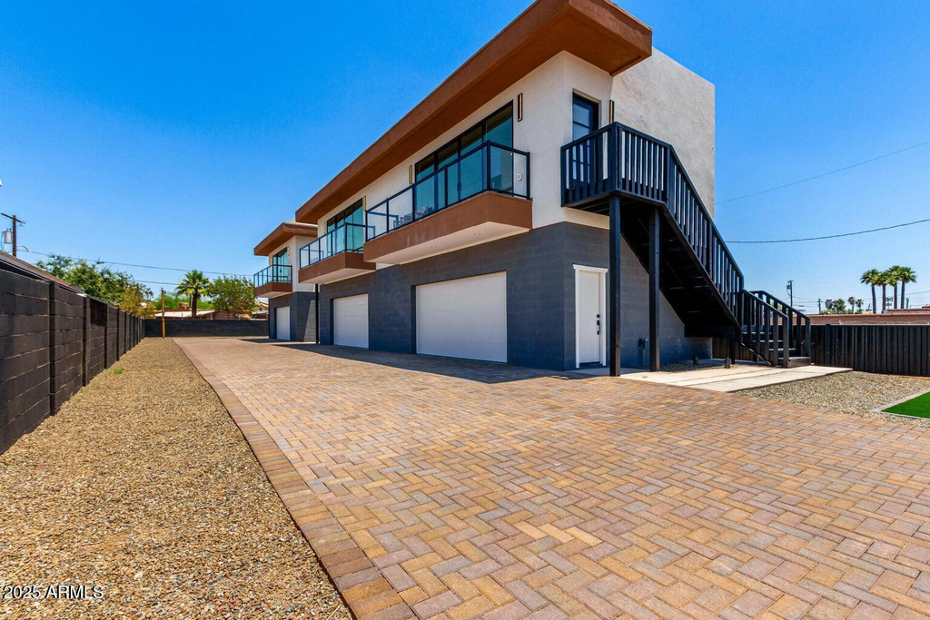 1725 W Sherman Street - Photo 0