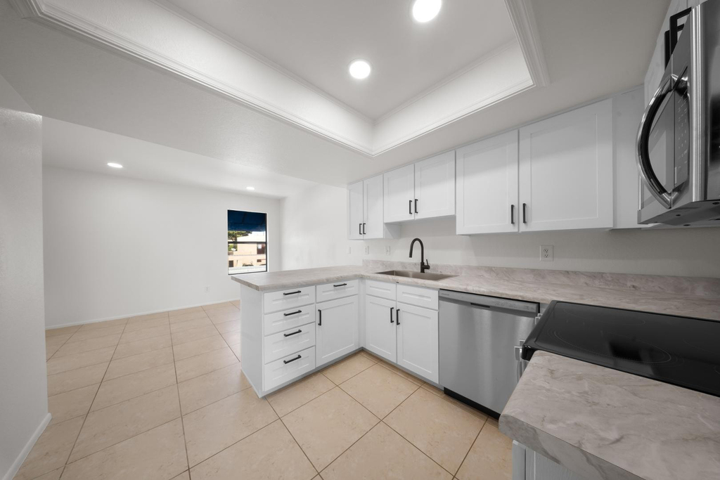 220 N 22nd Place - Photo 6