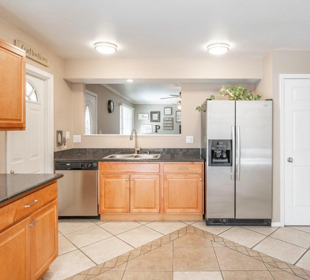 2046 E Yale Drive - Photo 4