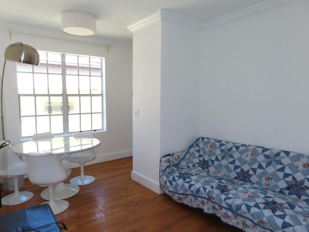 605 Euclid Avenue - Photo 2