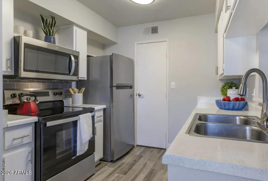 17031 N 11th Avenue - Photo 2