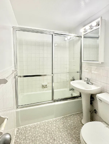 Luxury on East 87th Street - Photo 3