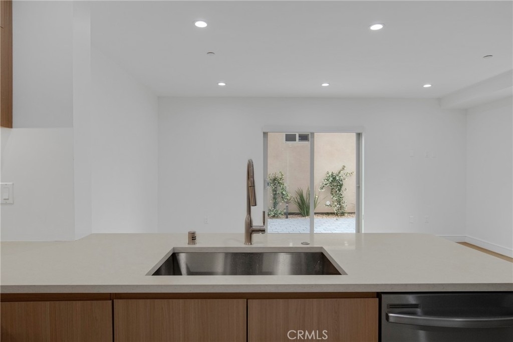 5222 Strohm Avenue - Photo 9