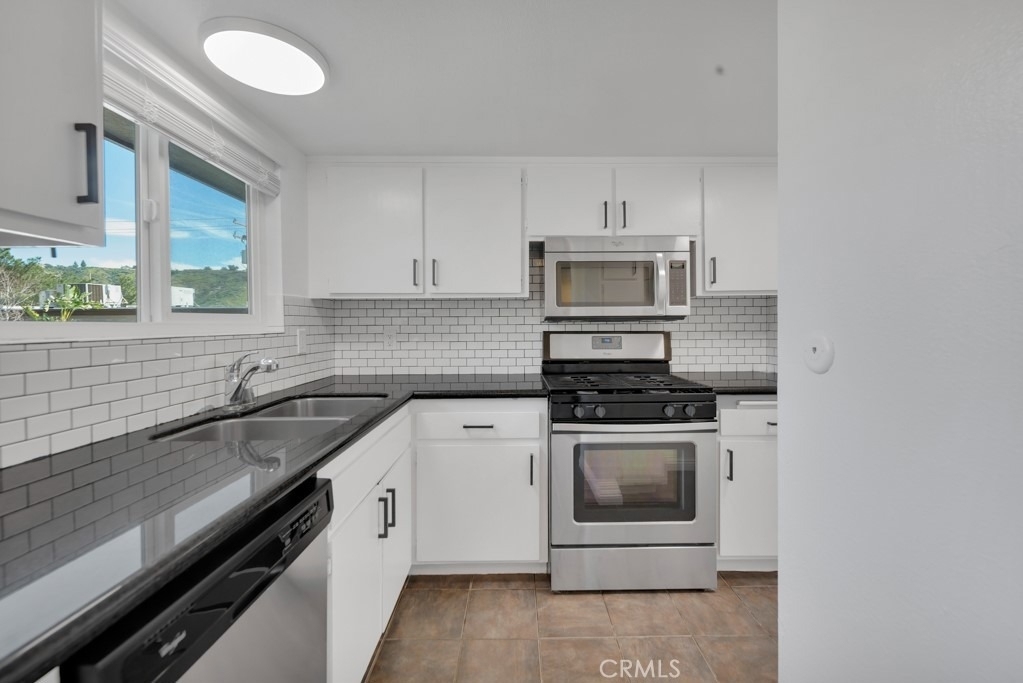 17847 Beneda Ln - Photo 2