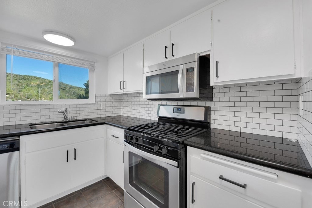 17847 Beneda Ln - Photo 3