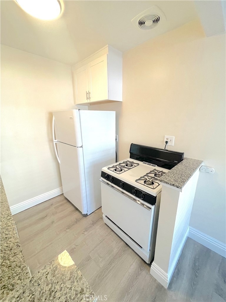 2115 Placentia Avenue - Photo 7