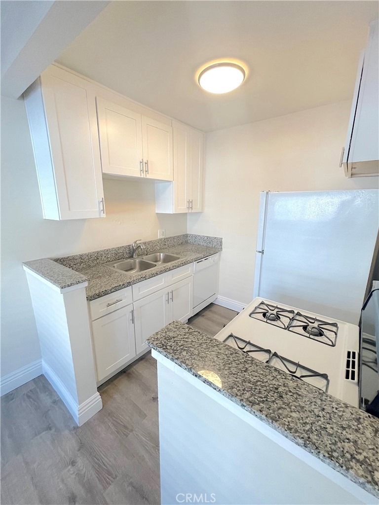 2115 Placentia Avenue - Photo 6