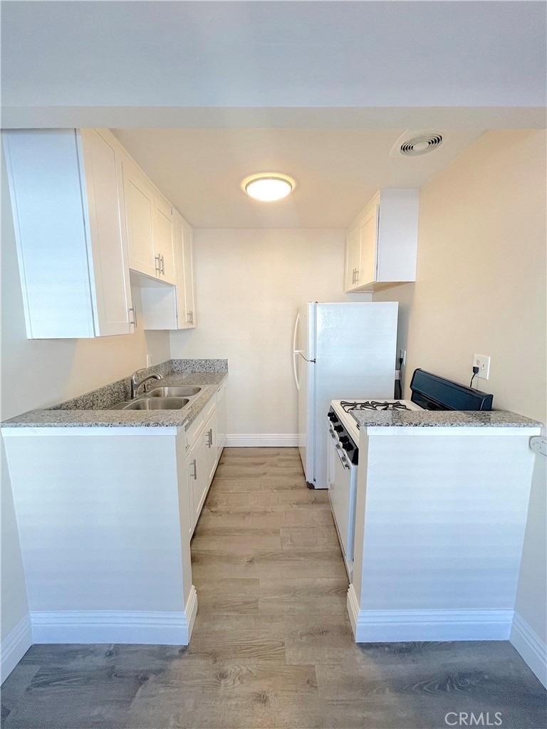 2115 Placentia Avenue - Photo 5