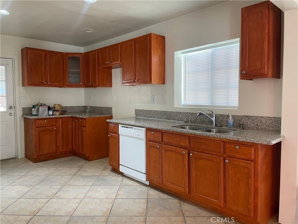 44624 Cedar Avenue - Photo 1