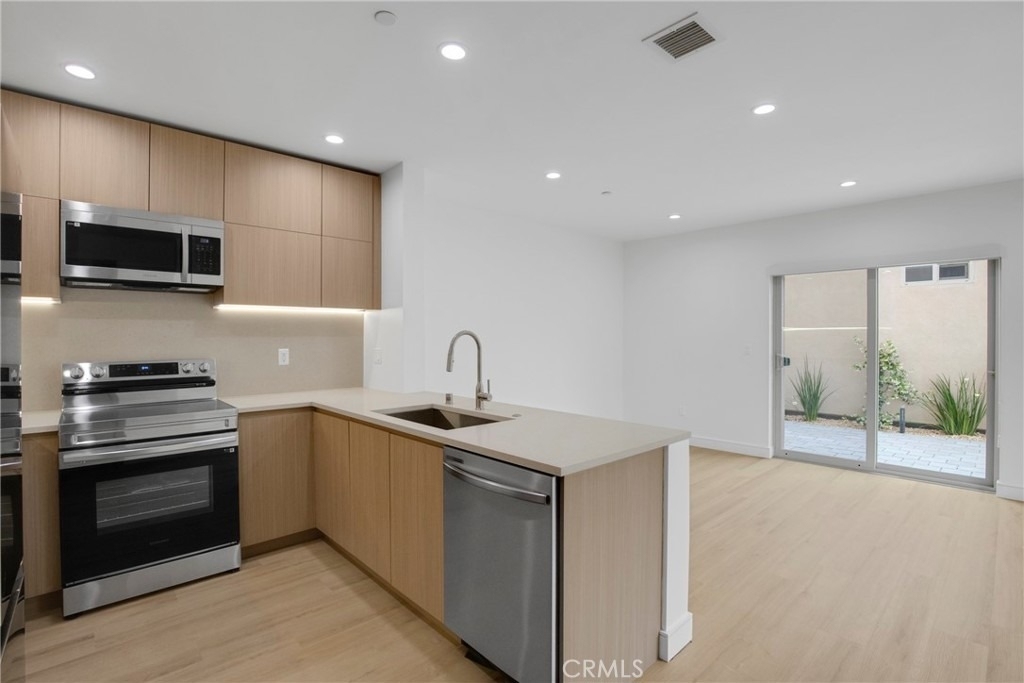 5220 Strohm Avenue - Photo 4