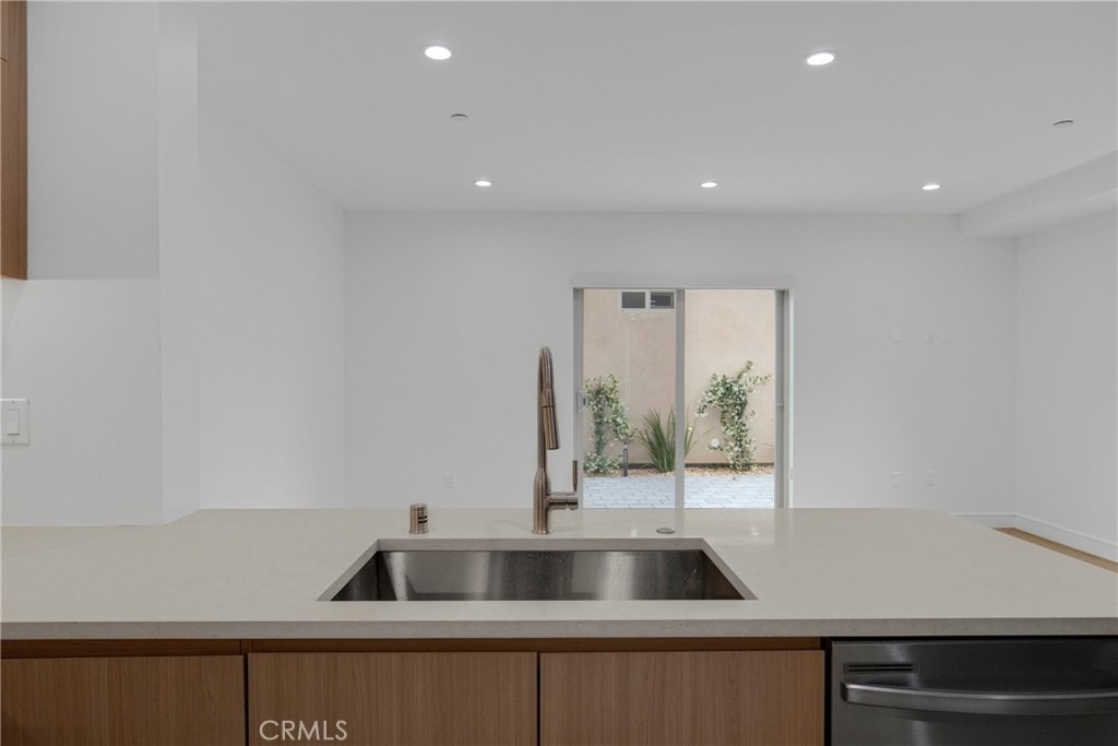 5220 Strohm Avenue - Photo 9