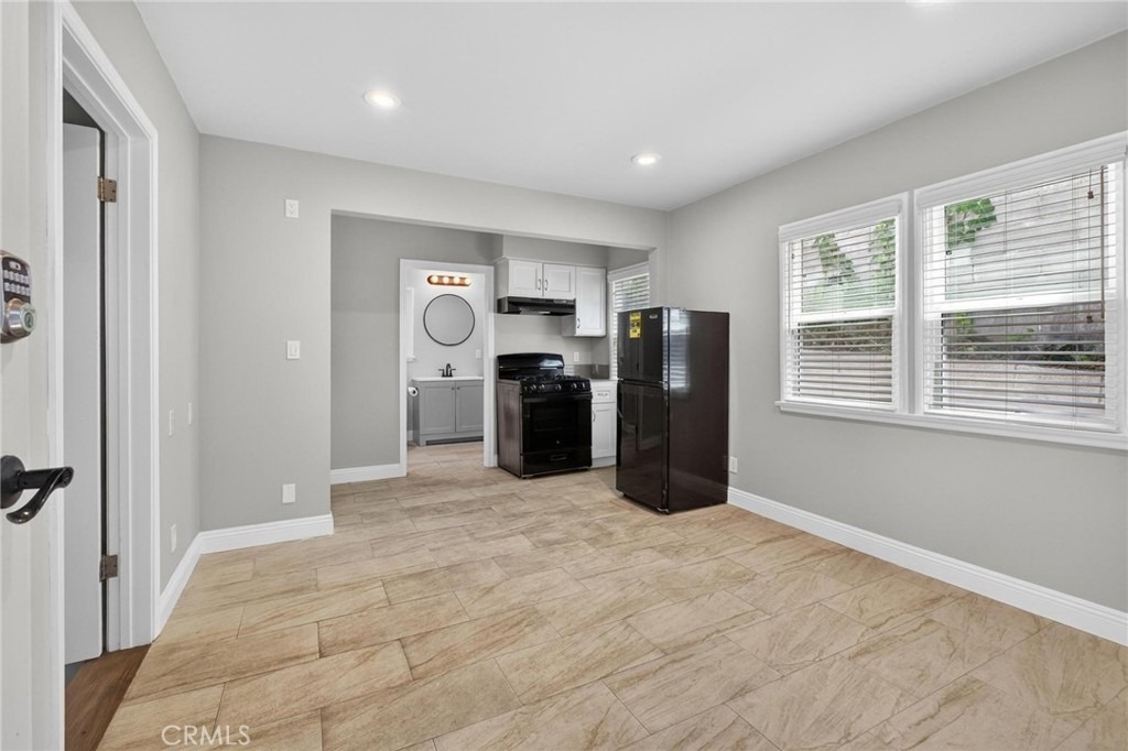 610 E Fairview Boulevard - Photo 3