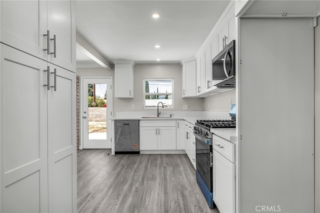 20431 Lassen Street - Photo 4