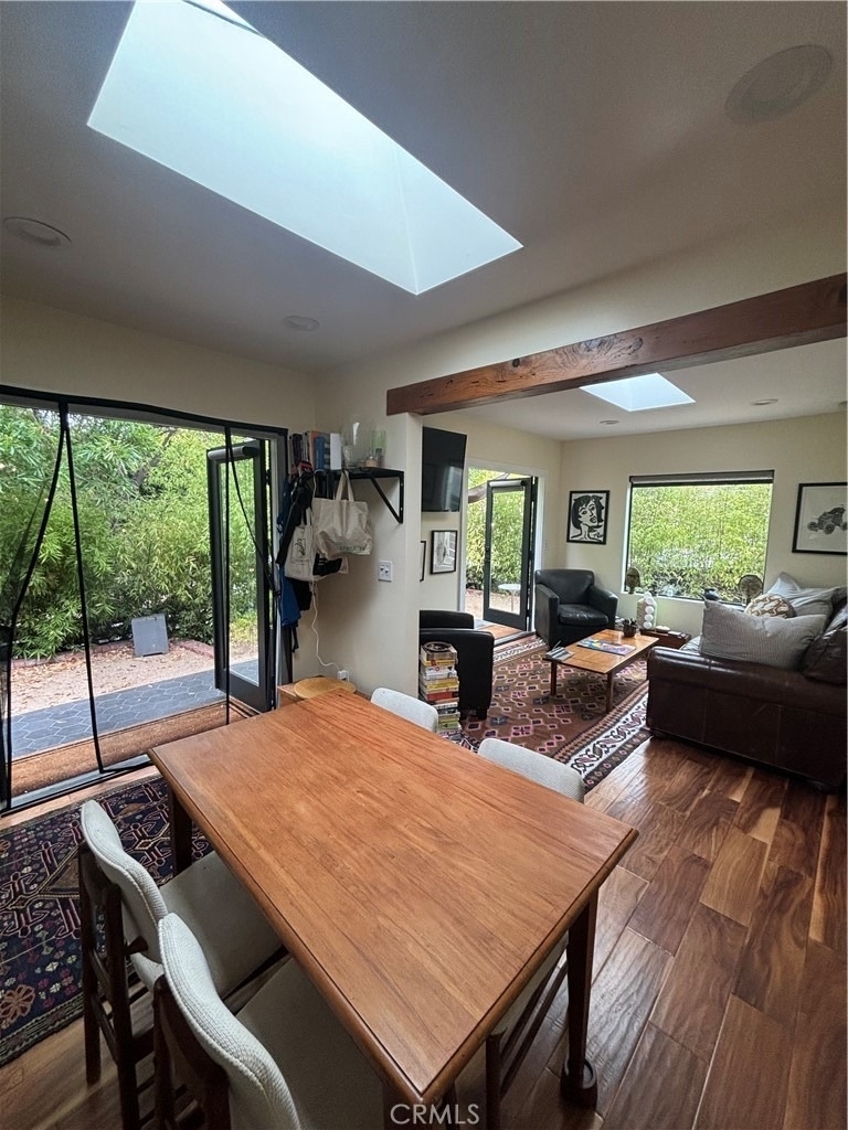1900 Berkeley - Photo 2