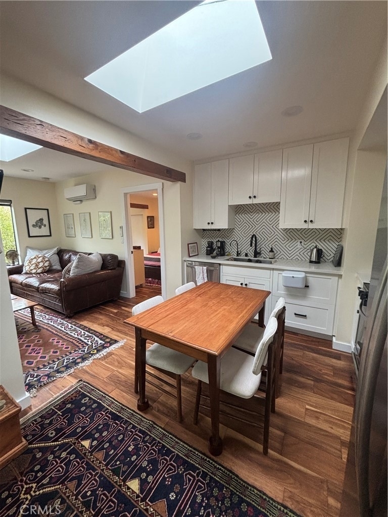1900 Berkeley - Photo 3