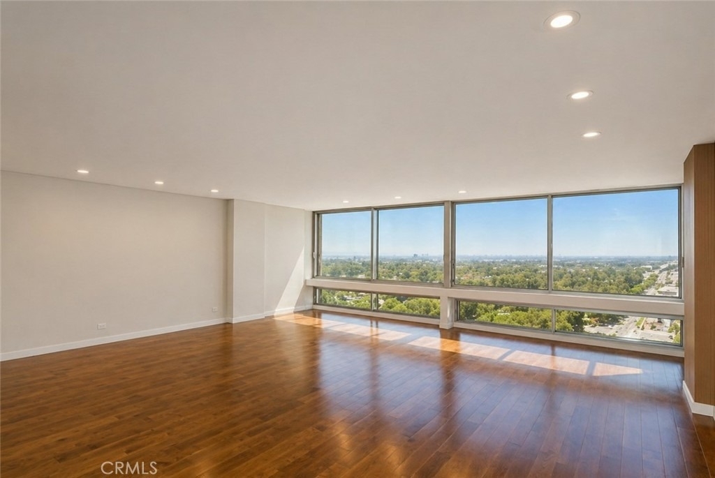 2222 Avenue Of The Stars - Photo 0