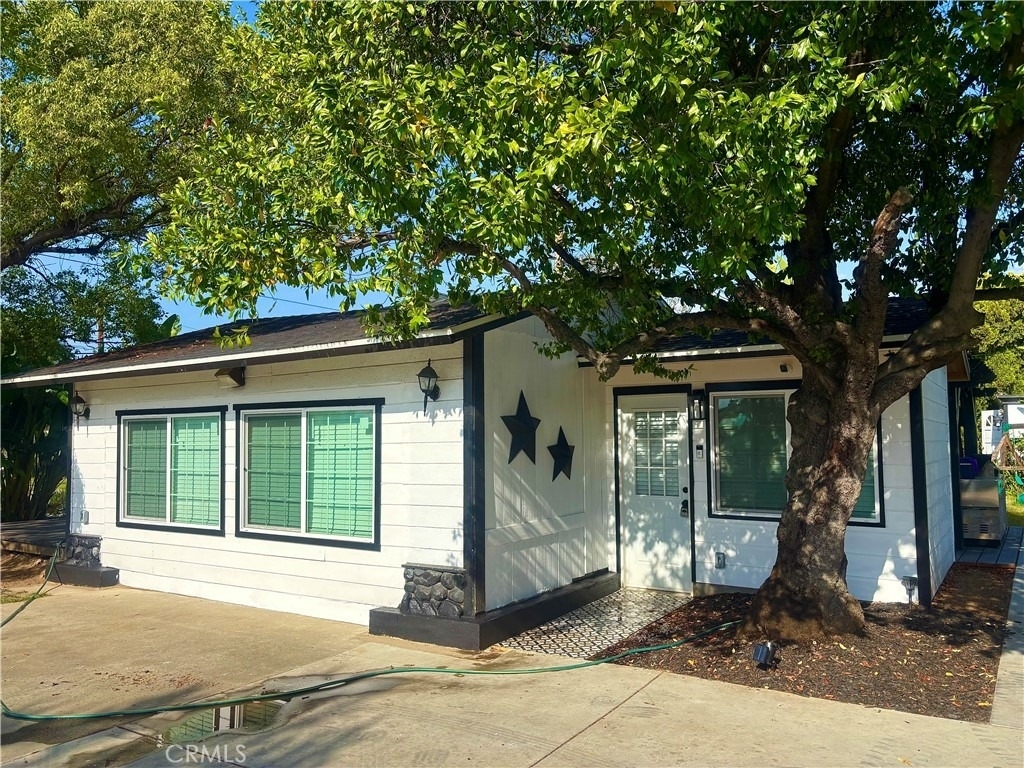4760 Edenfield Avenue - Photo 0