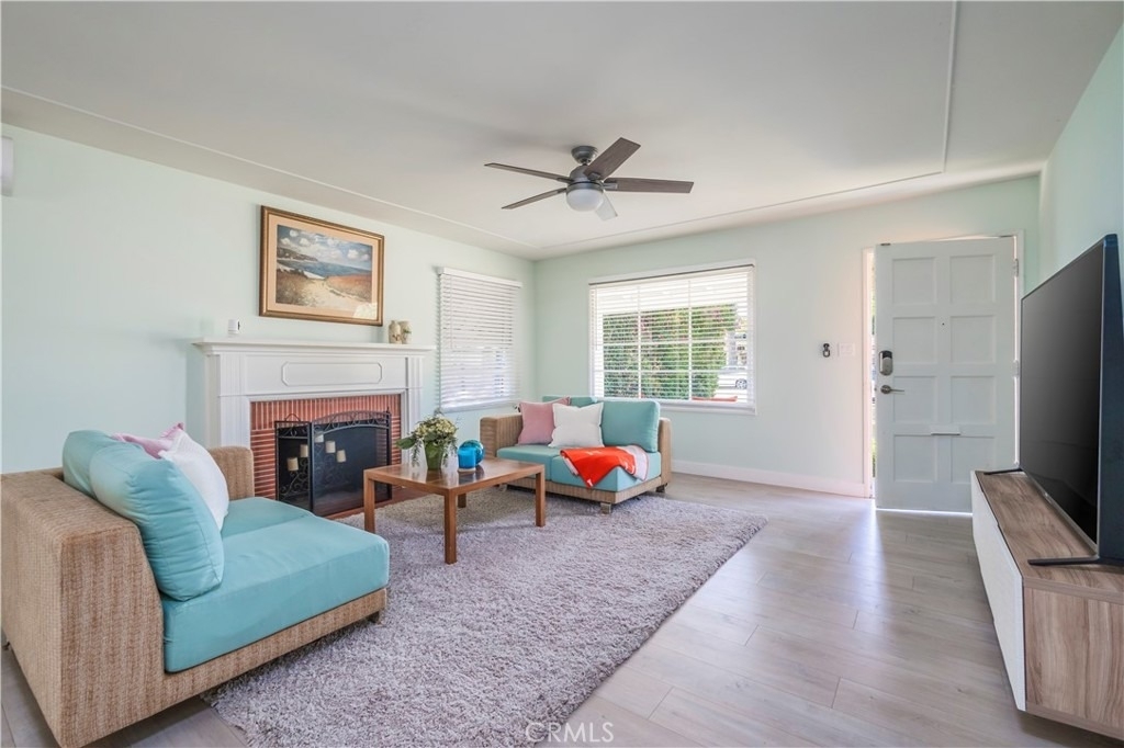 114 E Dexter Street - Photo 2