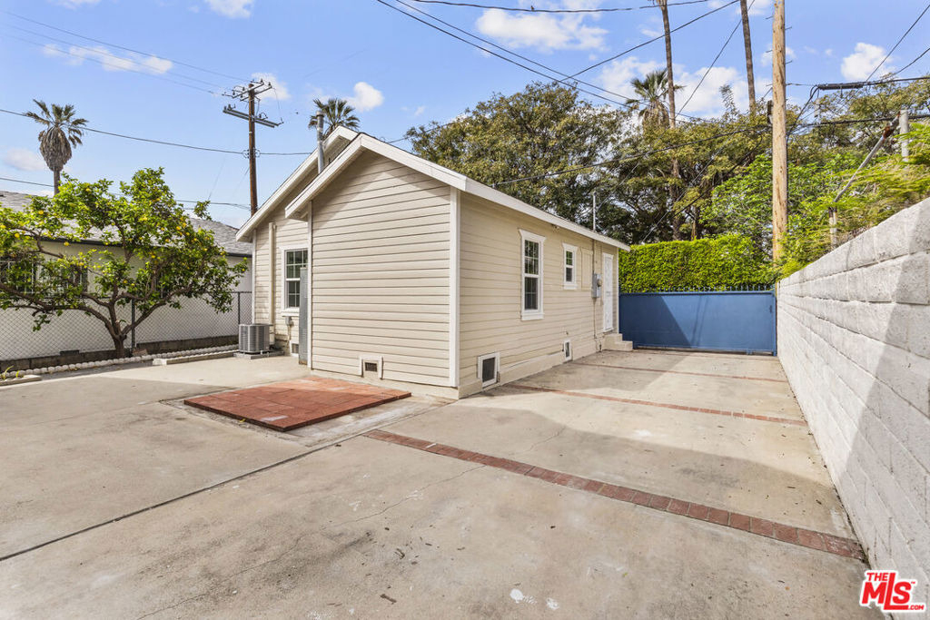 135 1/2 S Dillon Street - Photo 1