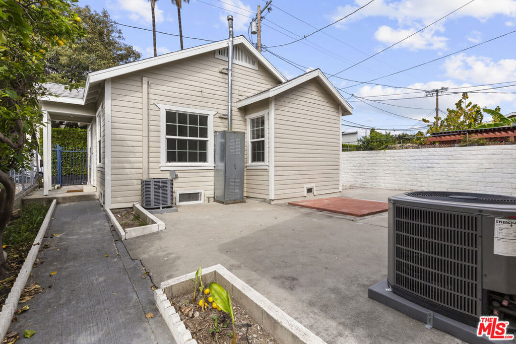 135 1/2 S Dillon Street - Photo 0