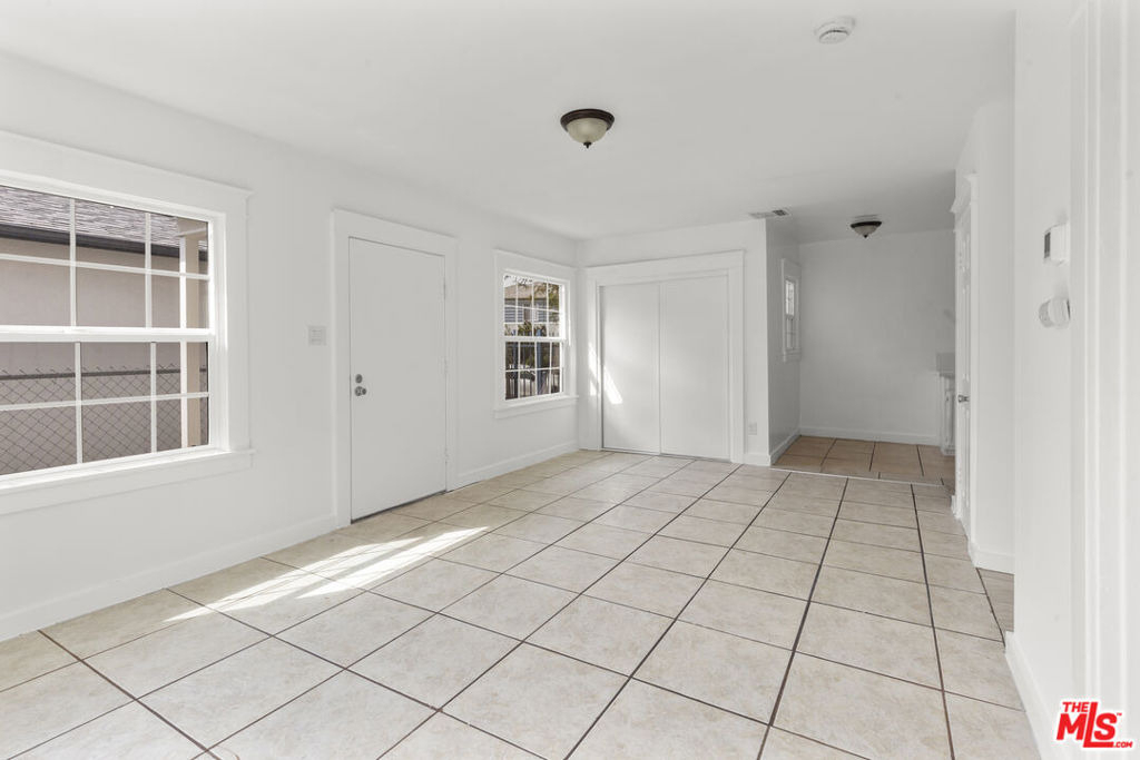135 1/2 S Dillon Street - Photo 4