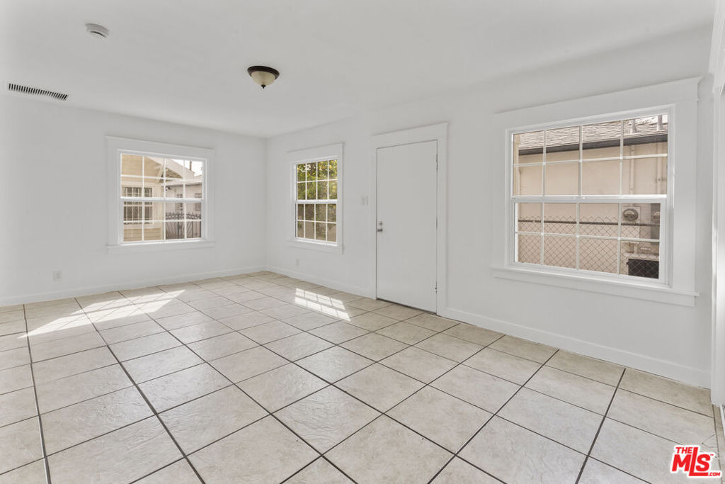 135 1/2 S Dillon Street - Photo 2