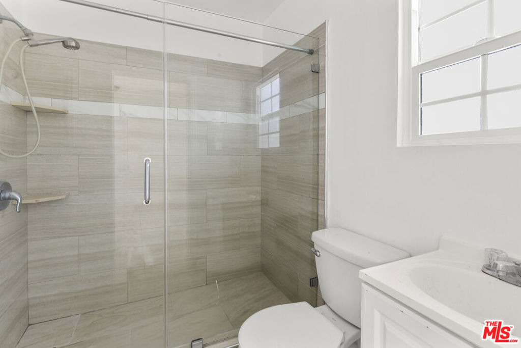 135 1/2 S Dillon Street - Photo 8