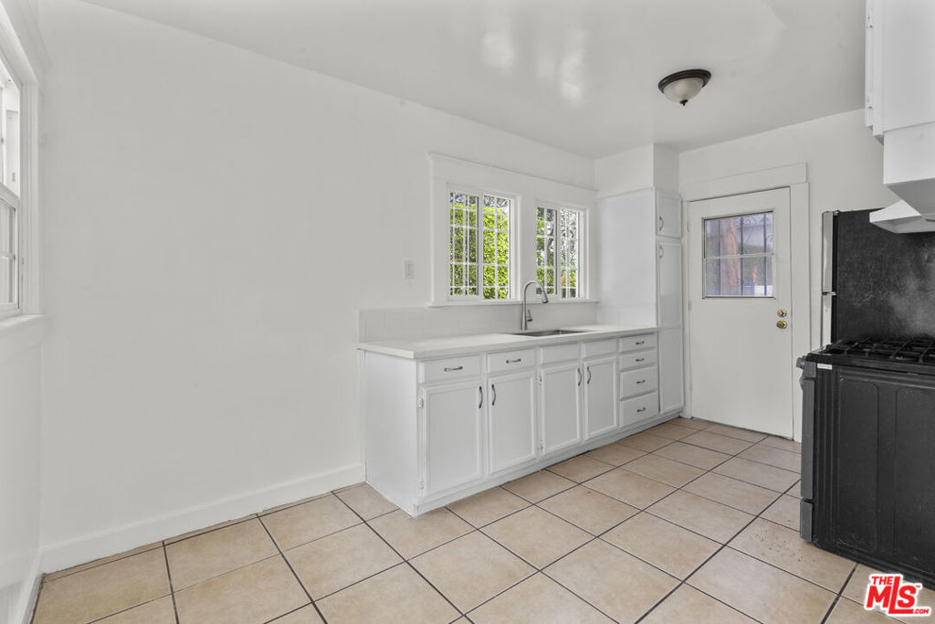 135 1/2 S Dillon Street - Photo 5