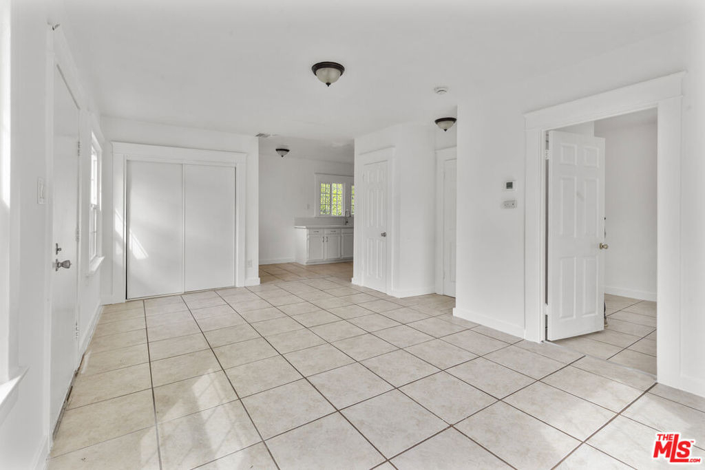 135 1/2 S Dillon Street - Photo 3