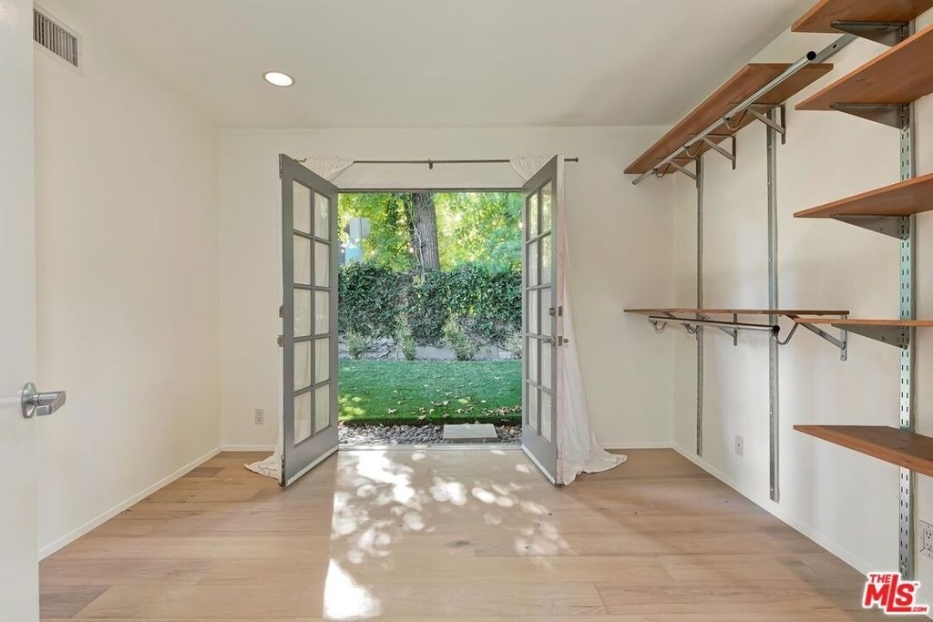 7586 Woodrow Wilson Drive - Photo 16