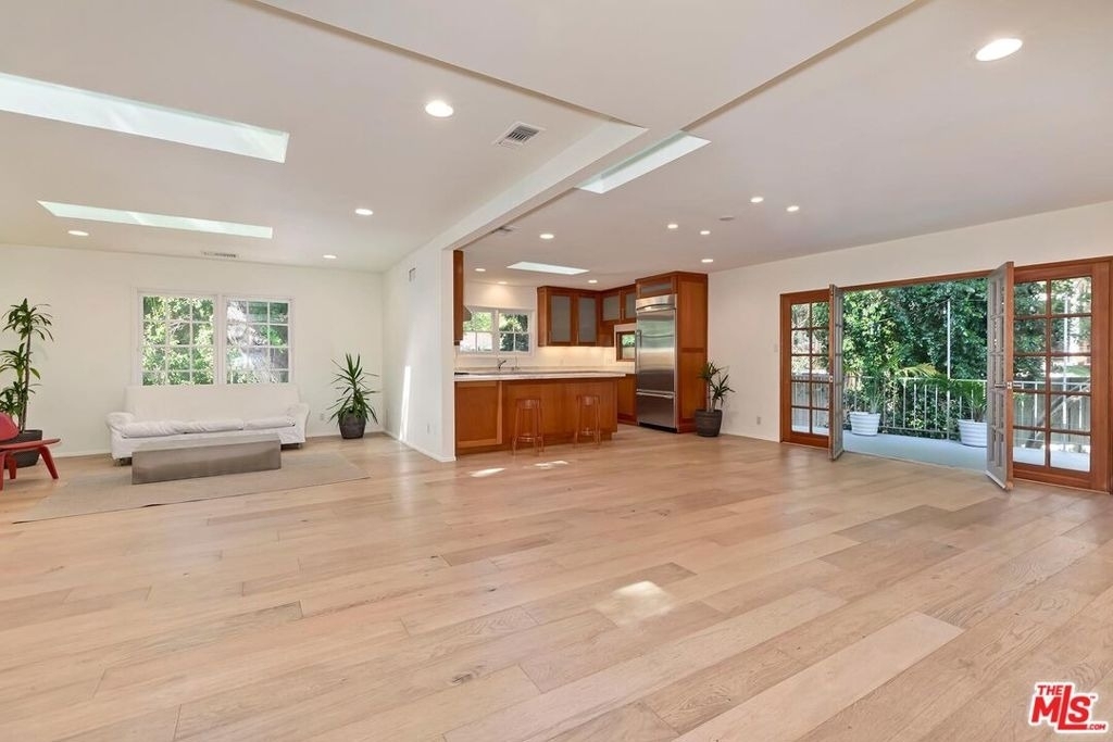 7586 Woodrow Wilson Drive - Photo 4