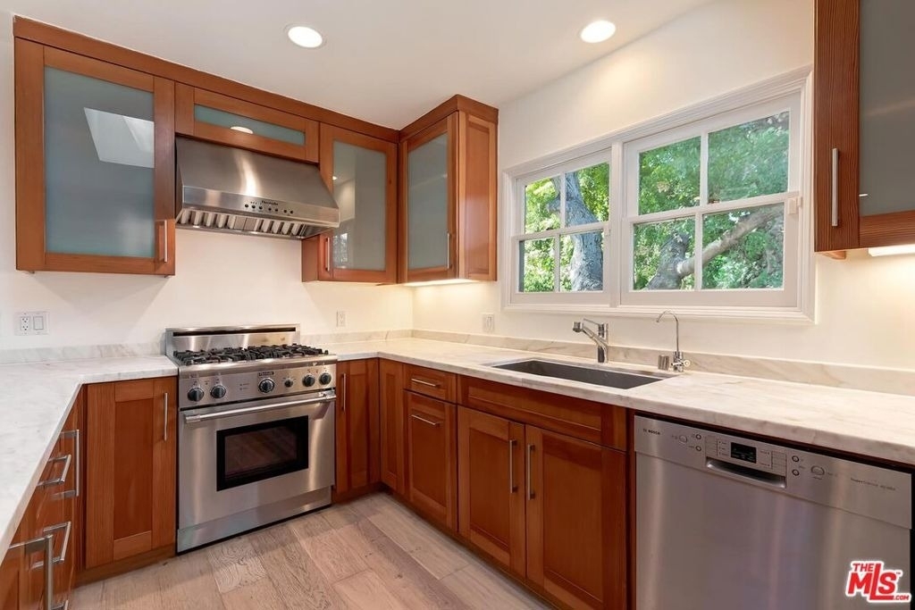 7586 Woodrow Wilson Drive - Photo 8