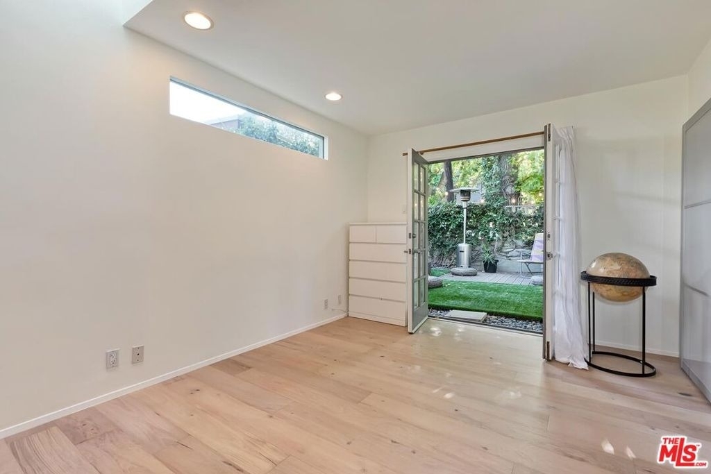 7586 Woodrow Wilson Drive - Photo 11