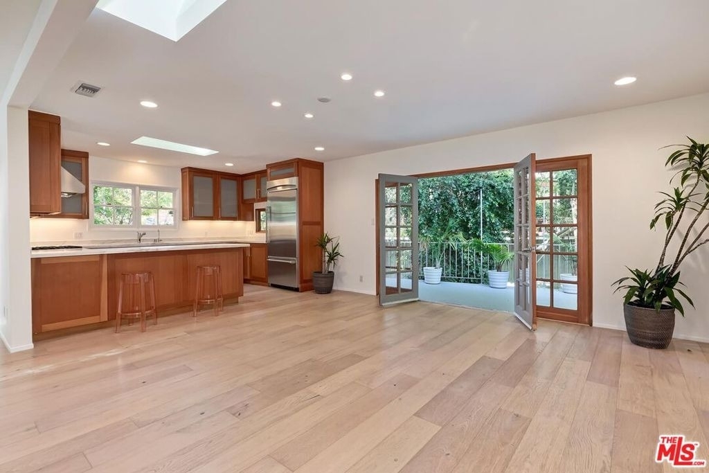 7586 Woodrow Wilson Drive - Photo 5