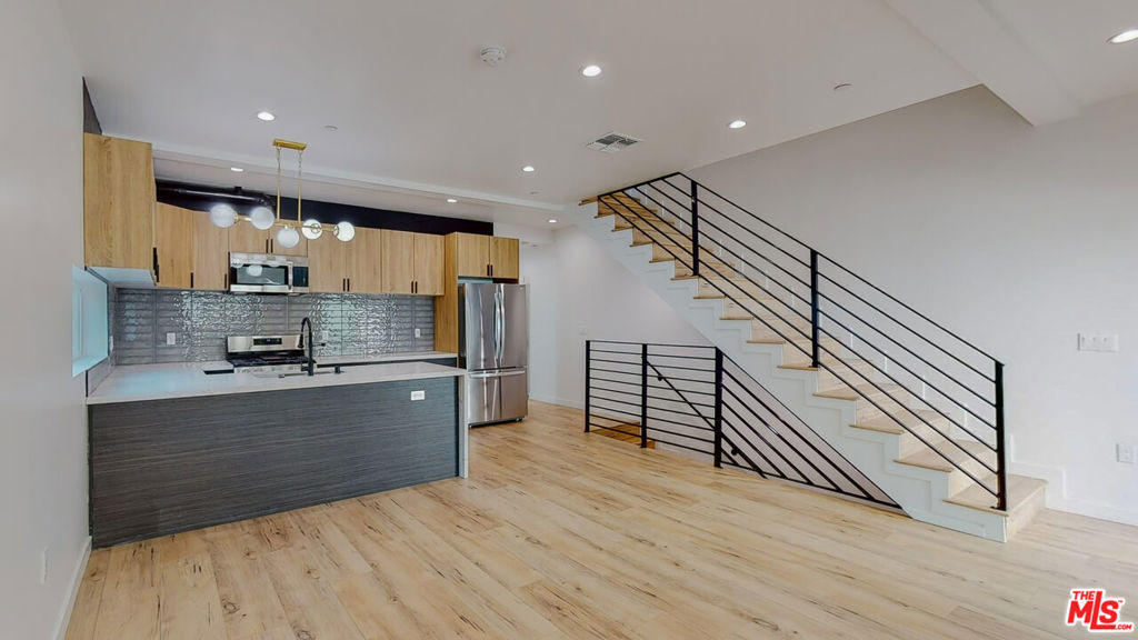 16012 Cantlay Street - Photo 0